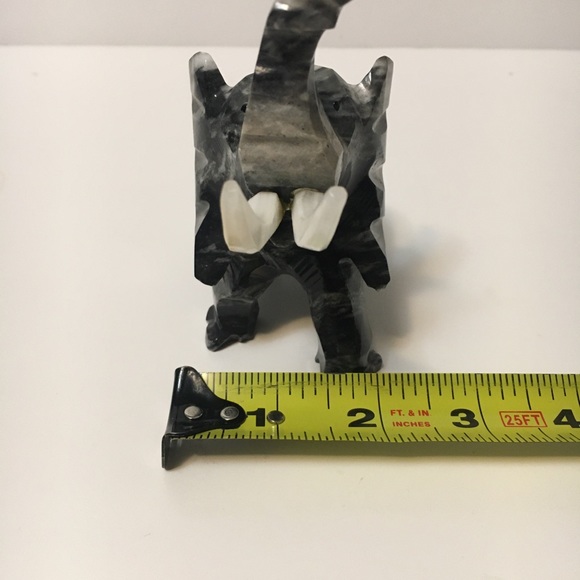 Onyx Carved Elephant Figurine - Picture 7 of 9